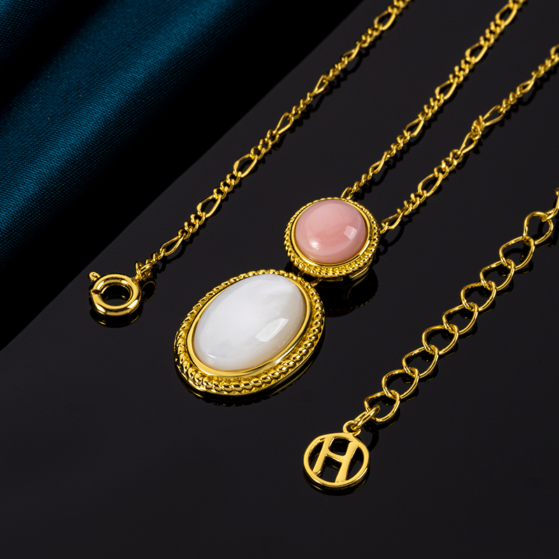 Queen Conch & Pearl Necklace | Oceanic Elegance