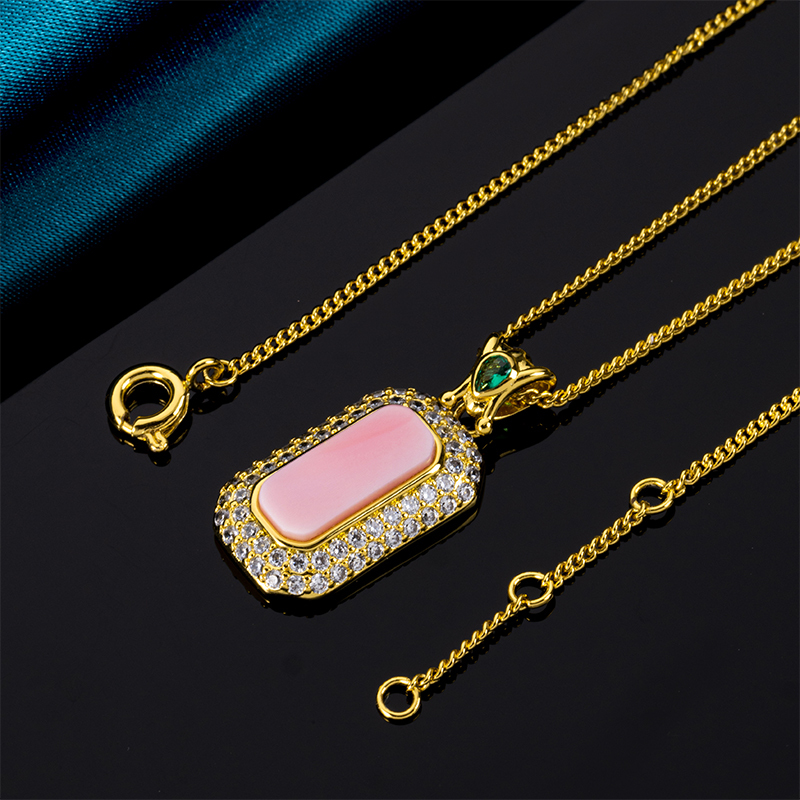 Natural Queen Conch Square Pendant - French Classic
