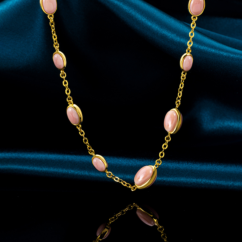 Luxury Natural Queen Conch Shell Necklace