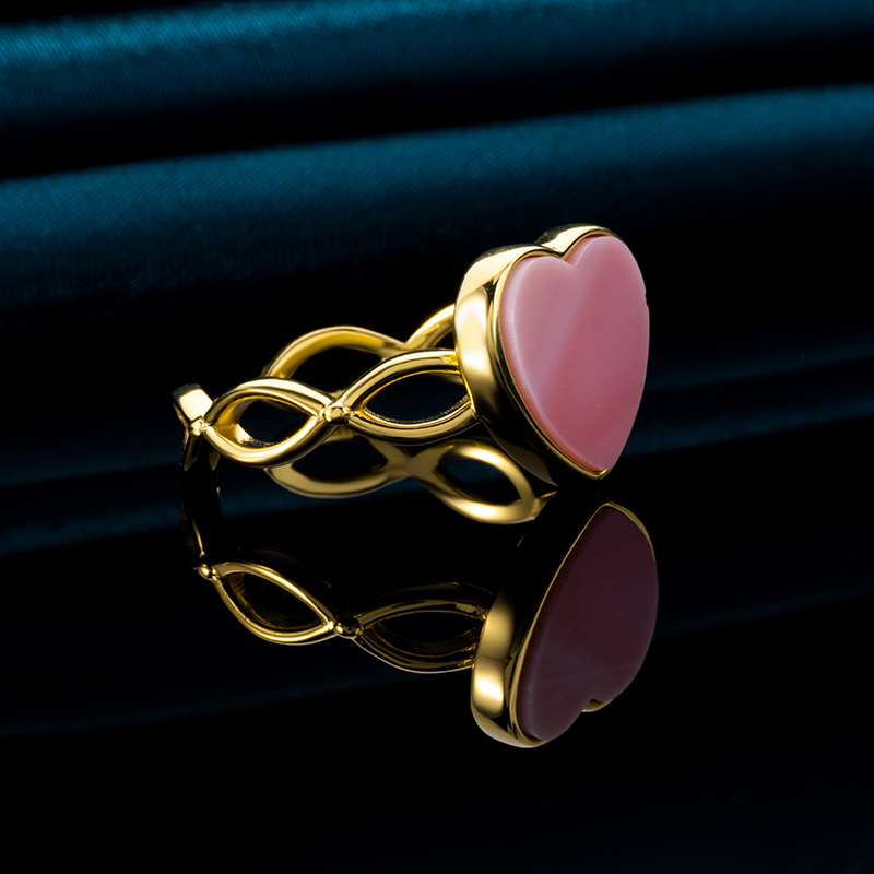 Natural Queen Conch Pink Heart Ring 