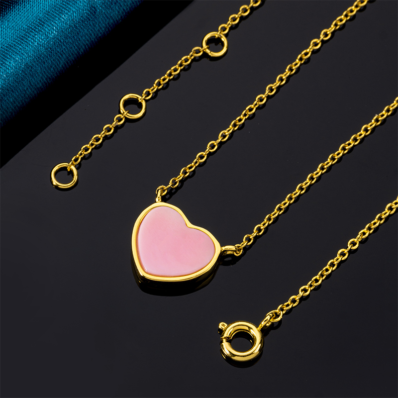 Queen Conch Heart Necklace Natural