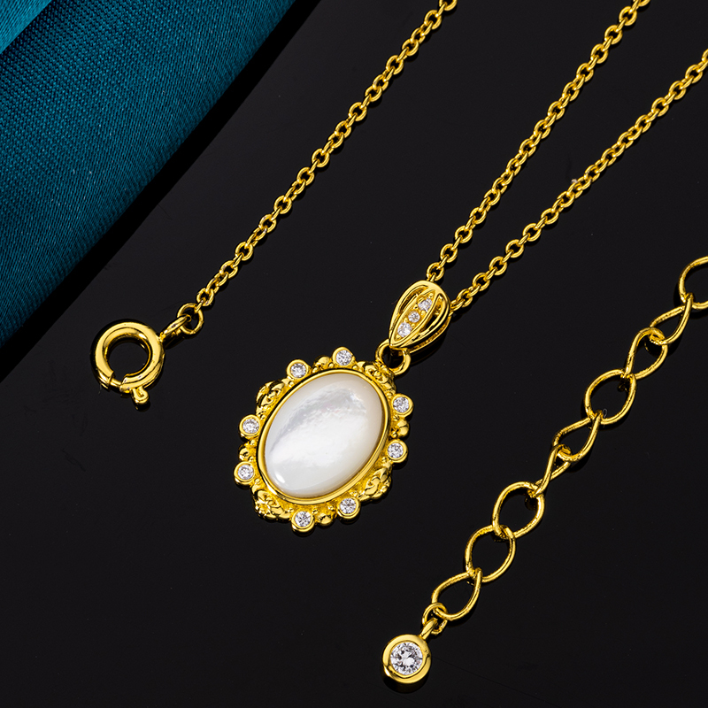 Elegant Oval Natural Mother Pearl Necklace