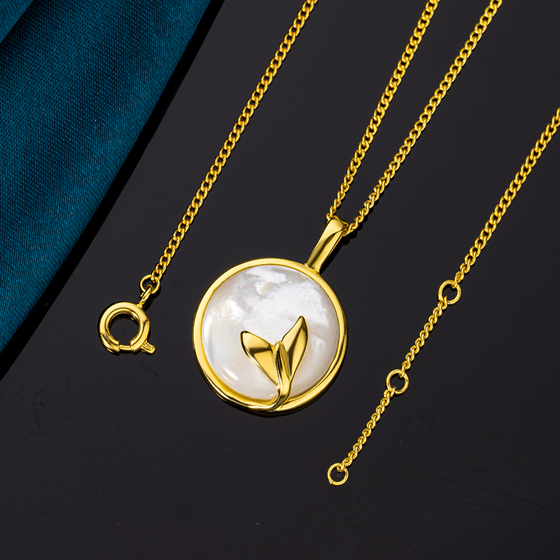 Mermaid Round Mother of Pearl Necklace