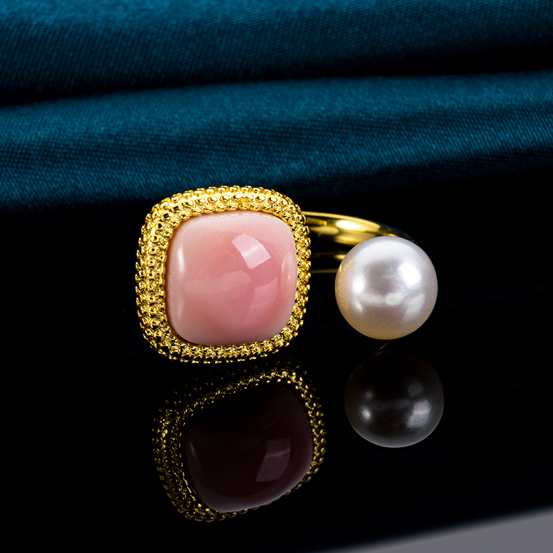 Sugar Loaf Queen Conch & Pearl Ring