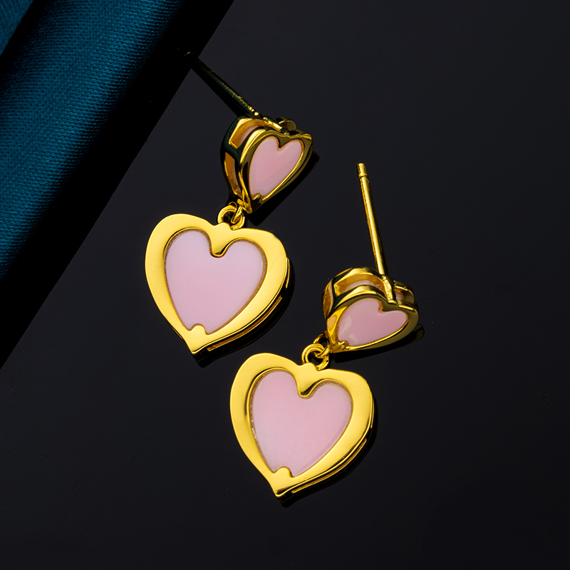 Sweet Interlocking Hearts Conch Studs