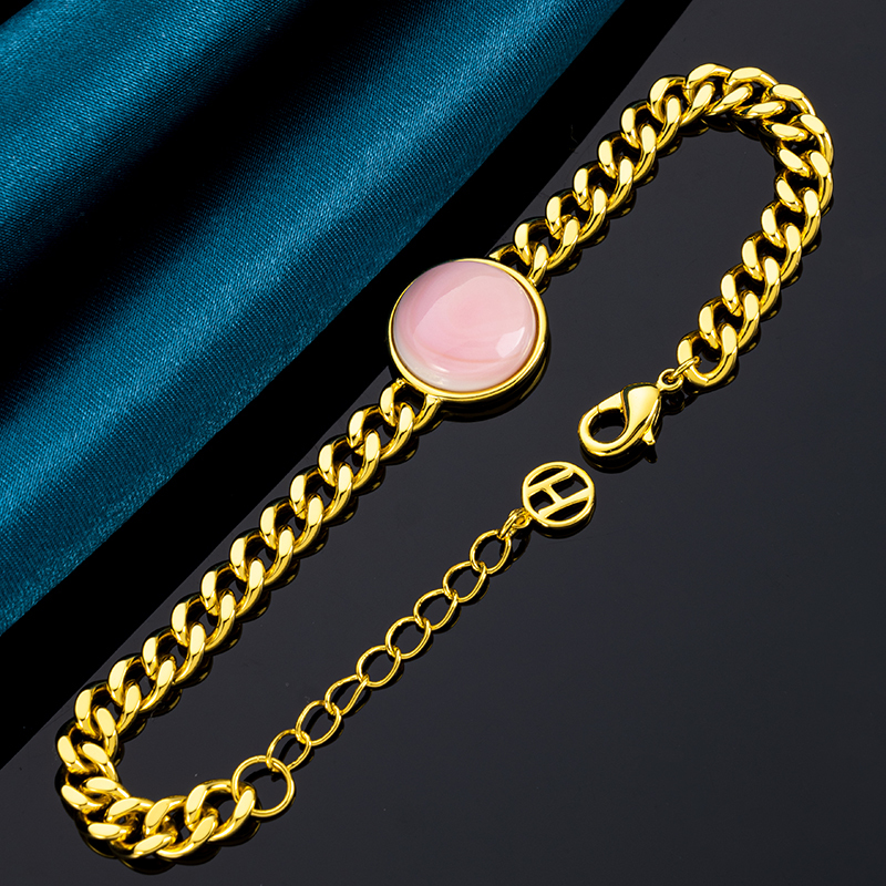 Elegant Queen Conch Bracelet | Cuban Chain Statement