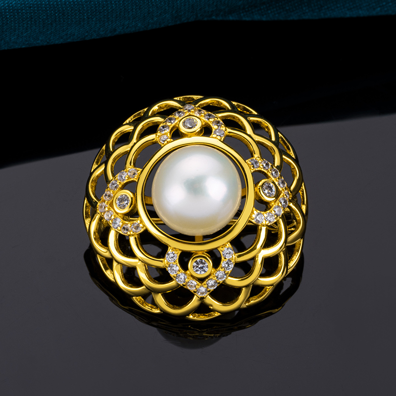 French Elegance Pearl Brooch: 18K Gold Plated