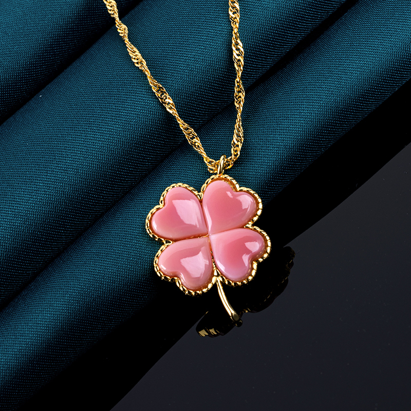 Sweetheart Clover Necklace - Pink Queen Conch, Luxe Collar Chain