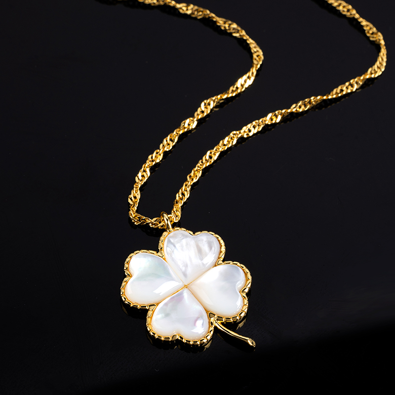 Glistening MOP Clover Necklace - Natural & Luxe Pendant