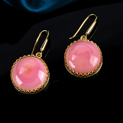 Natural Queen Conch Round Earrings with Royal Crown Design