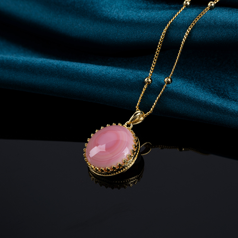 Girly Pink Queen Conch Round Necklace | XL Crown Pendant