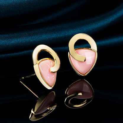 Petite Triangle Queen Conch Studs | Unique Chic Design