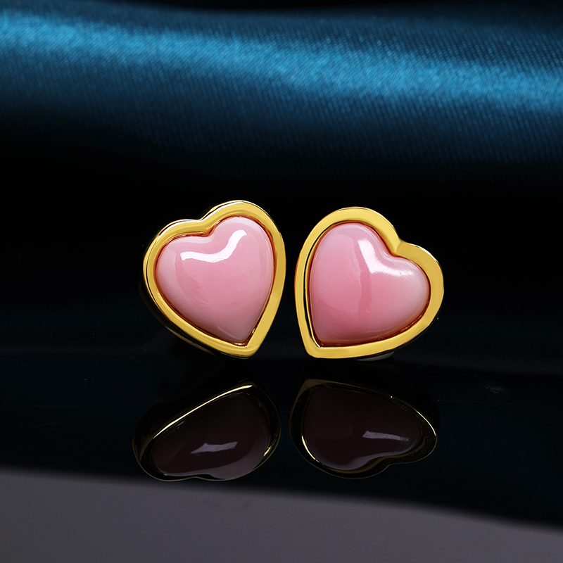 Pink Queen Conch Heart Studs | Minimalist Girly Earrings