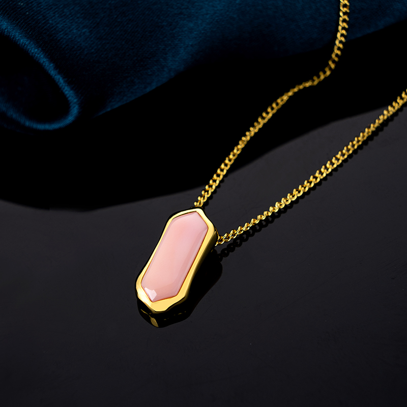 Minimalist Geometric Queen Conch Necklace | Unique Choker