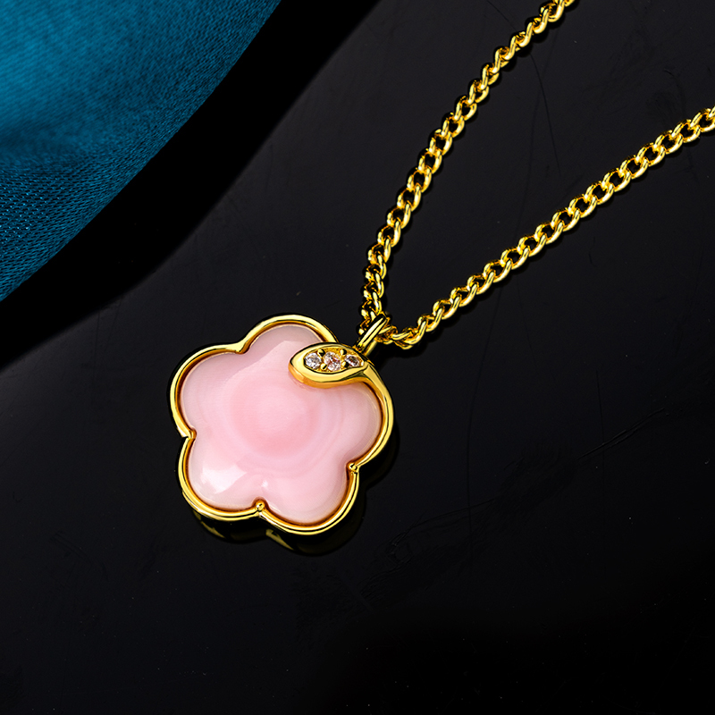 Unique Fresh Plum Blossom Necklace | Queen Conch Shell