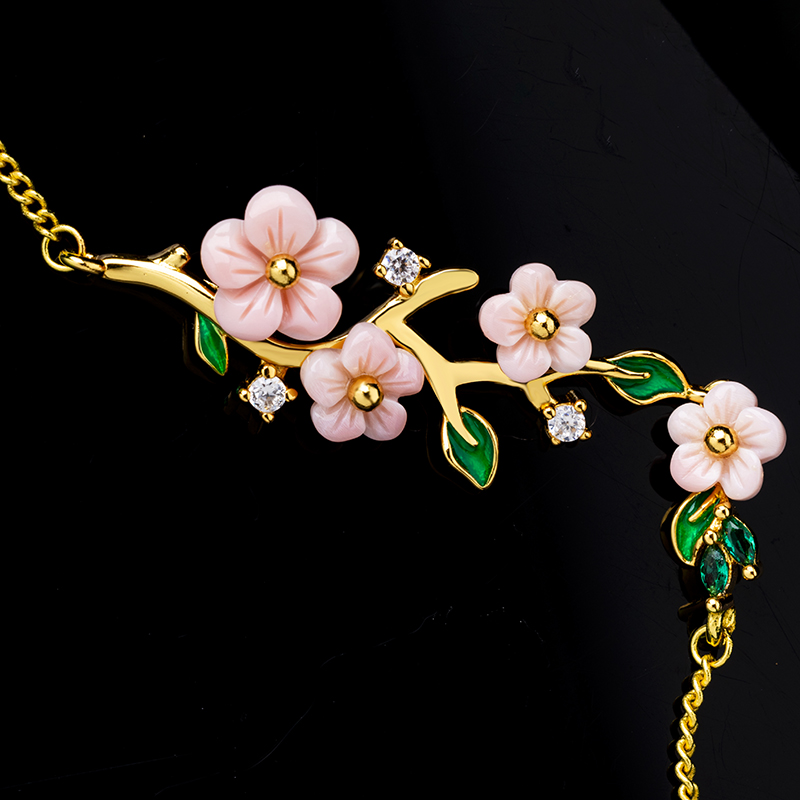 Charming Queen Conch Bracelet: Carved Plum Flowers & Green Leaves