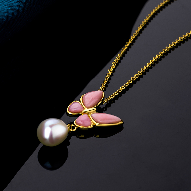 Natural Queen Conch Butterfly Necklace | Pink Pearls Unique Collarbone