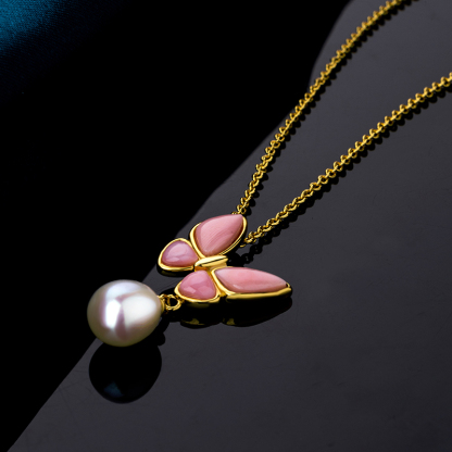 Natural Queen Conch Butterfly Necklace | Pink Pearls Unique Collarbone