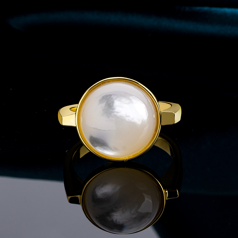 French Minimalist Natural Mother-of-Pearl Ring