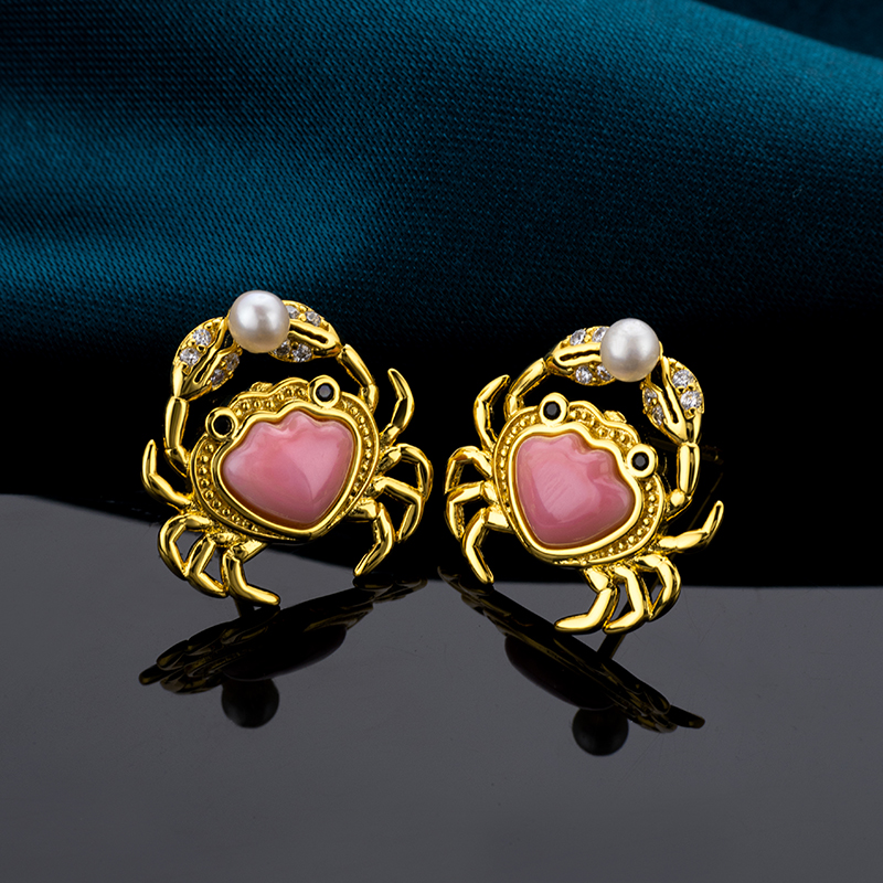 Chic Queen Conch Crab Stud Earrings