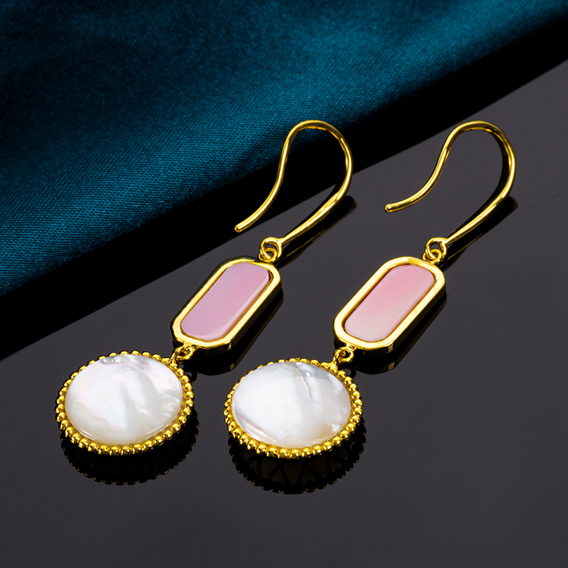 Vintage Royal Court Natural Queen Conch Earrings