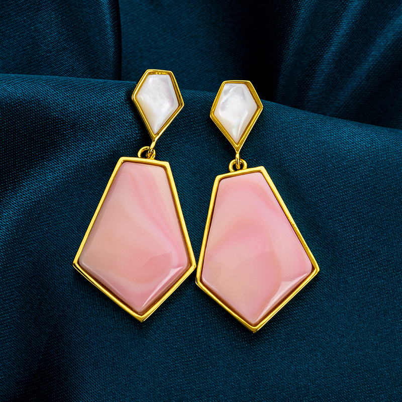 Western Fashion Geometric Queen Conch Earrings