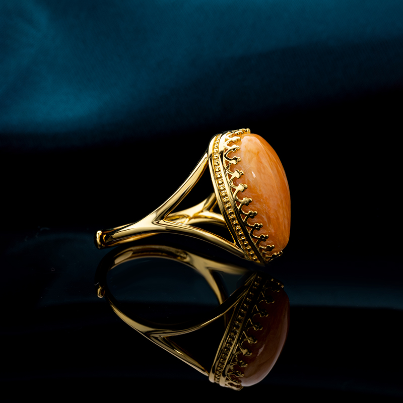 Natural Spiny Oyster Shell Teardrop Ring – Contemporary Luxury with Sophisticated Elegance
