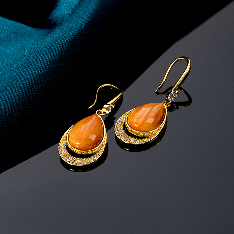 Vintage Teardrop Earrings in Spiny Oyster Shell – Timeless Elegance & Artisan Craftsmanship