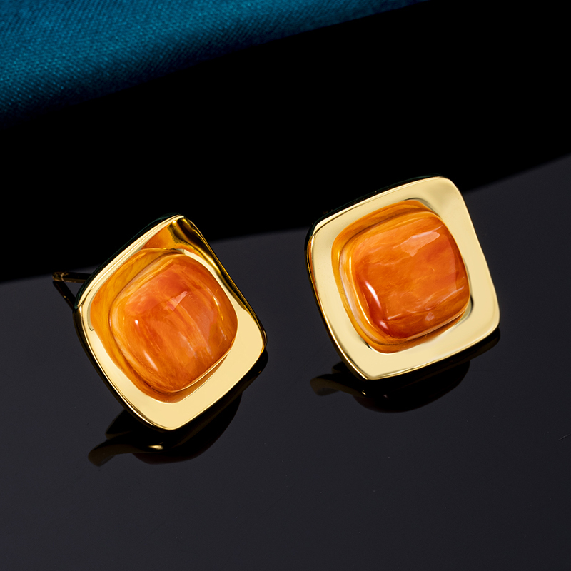 Natural Spiny Oyster Shell Square Stud Earrings – Minimalist Luxury & Bold Simplicity