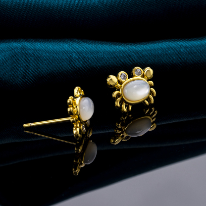Cute Crab Natural Mother of Pearl Stud Earrings