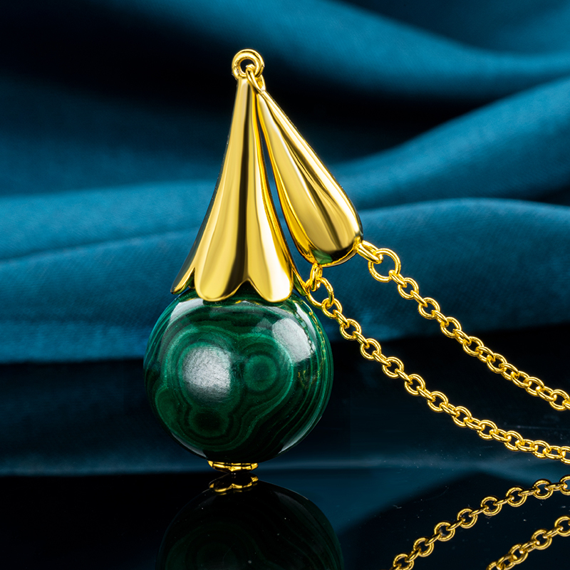 Natural Malachite Necklace – Luxe Boho Elegance