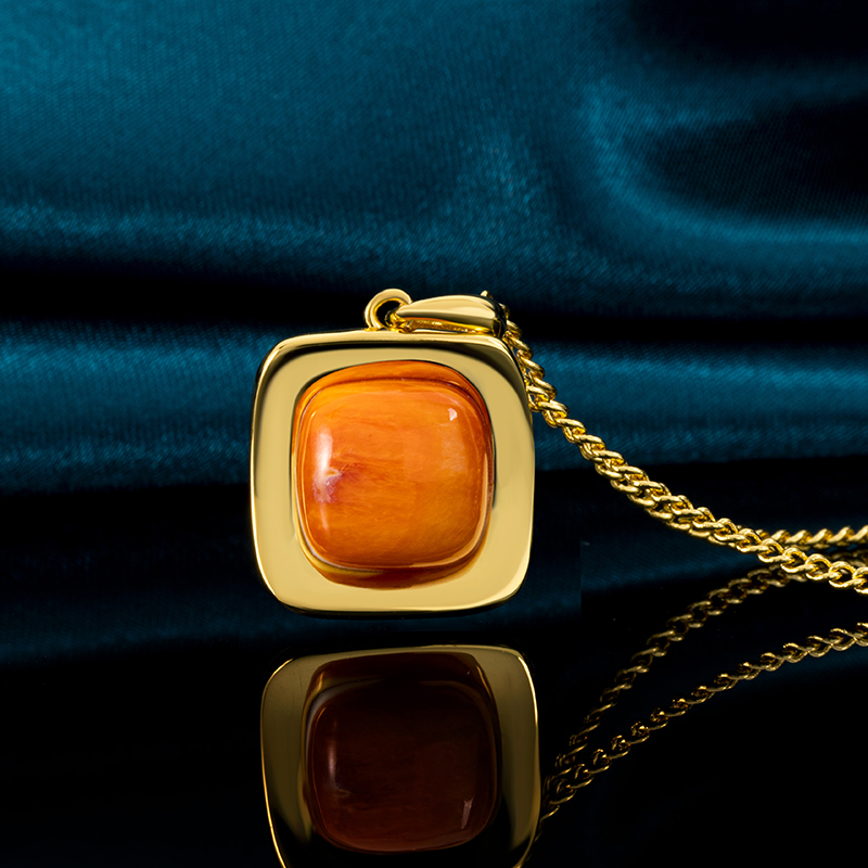 Minimalist Square Spiny Oyster Necklace - 18K Gold Plated Collarbone Chain with Hypoallergenic Finish