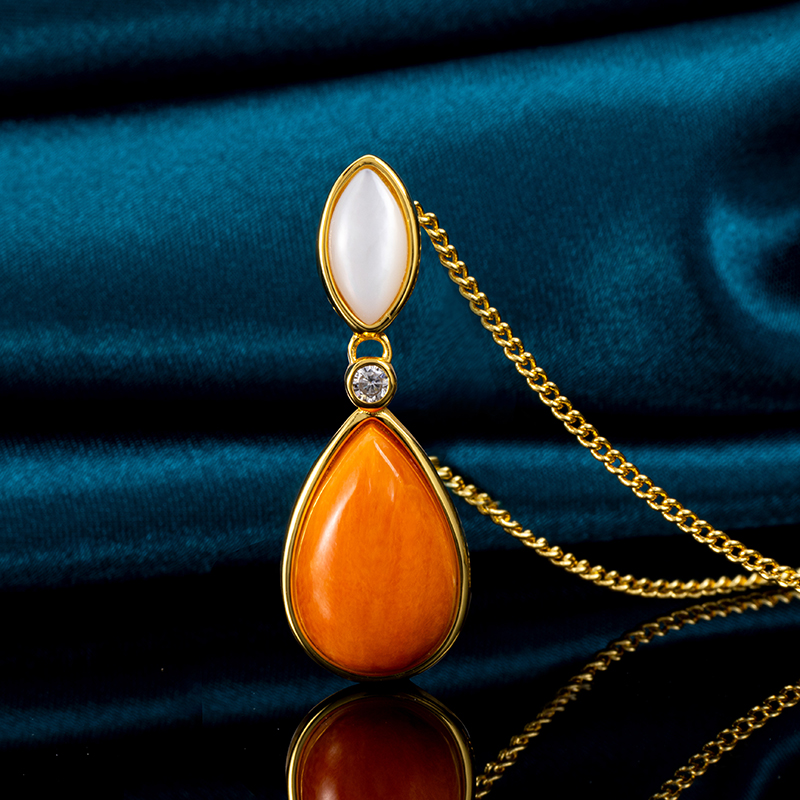 Designer Spiny Oyster Teardrop Pendant - Natural Shell Collarbone Necklace for Women's Luxury Jewelry Collection