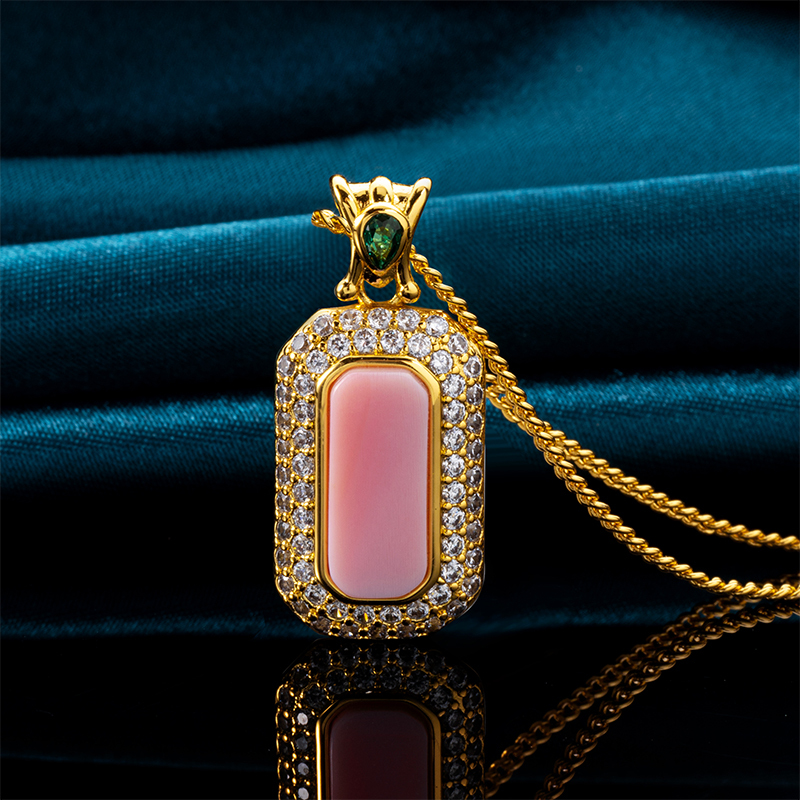 Natural Queen Conch Square Pendant - French Classic