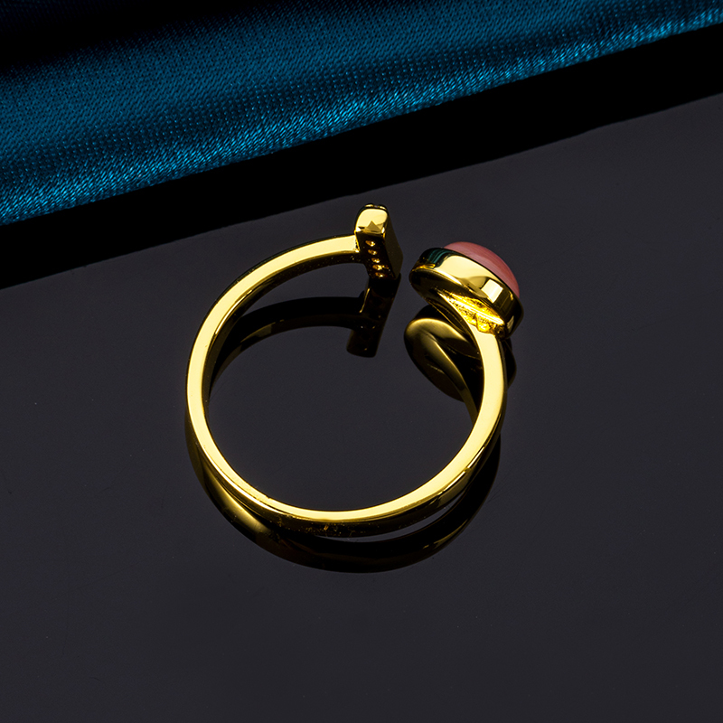 Natural Queen Conch Bar Circle Ring
