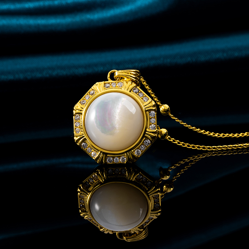 Dazzling Natural MOP Diamond Pendant Necklace