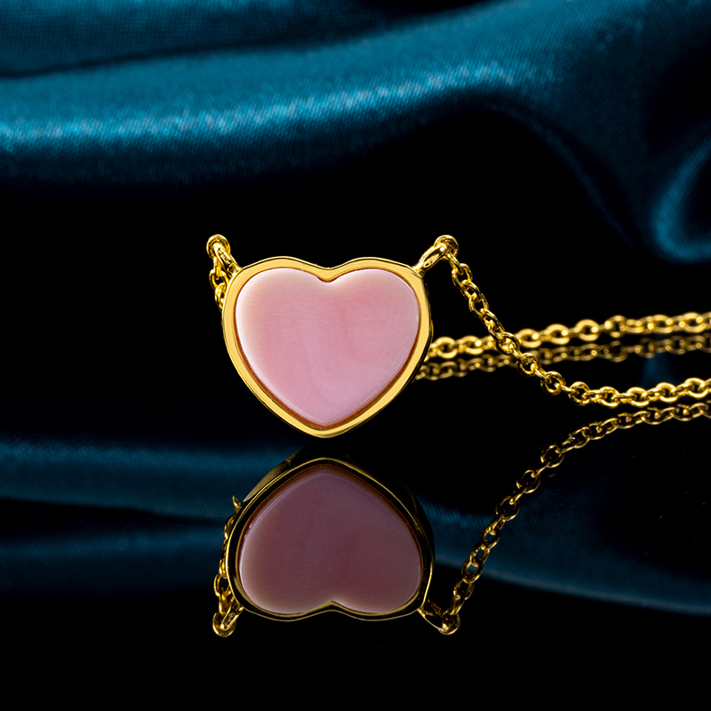 Queen Conch Heart Necklace Natural