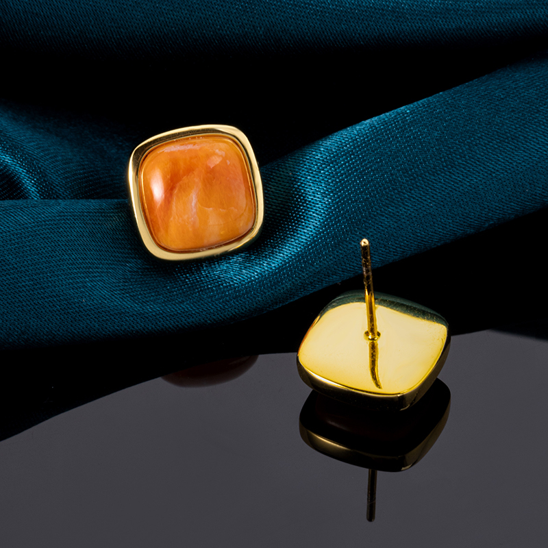 Minimalist Square Natural Spiny Oyster Ear Studs - Elegant Shell Jewelry