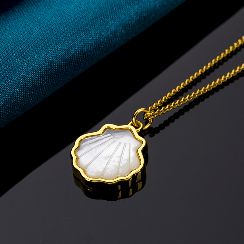 Minimalist Shell-Shaped Necklace - Natural MOP
