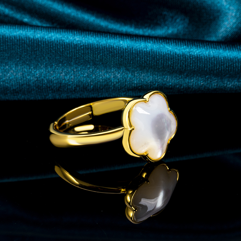 Iridescent White MOP Blossom Ring Vintage
