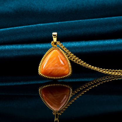 Minimalist Triangular Spiny Oyster Pendant Necklace - Geometric Women's Jewelry