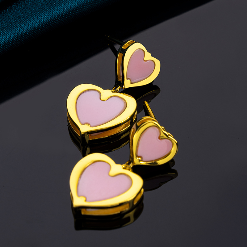 Sweet Interlocking Hearts Conch Studs