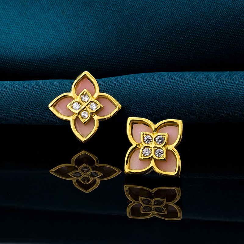 Dainty Queen Conch Clover Earrings: Pink Lucky Studs