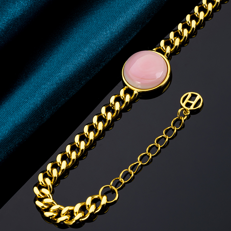 Elegant Queen Conch Bracelet | Cuban Chain Statement