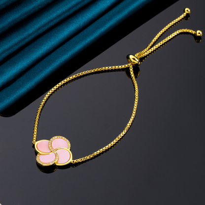 Queen Conch Clover Bracelet | Delicate Pink Minimalist