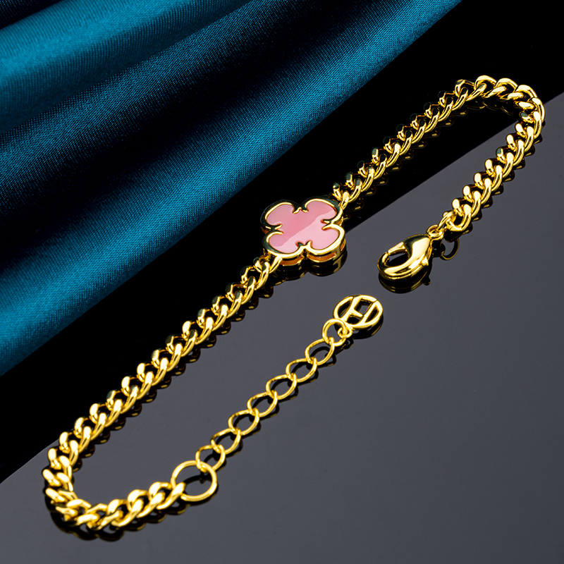 Queen Conch Clover Cuban Link | Pink Shell Bracelet