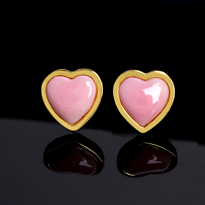 Pink Queen Conch Heart Studs | Minimalist Girly Earrings