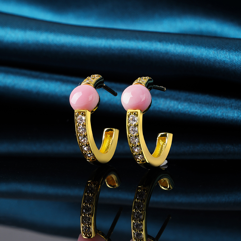 Natural Queen Conch C-Shaped Earrings | Elegant & Modern