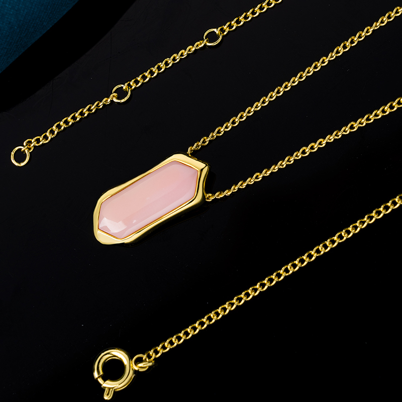 Minimalist Geometric Queen Conch Necklace | Unique Choker