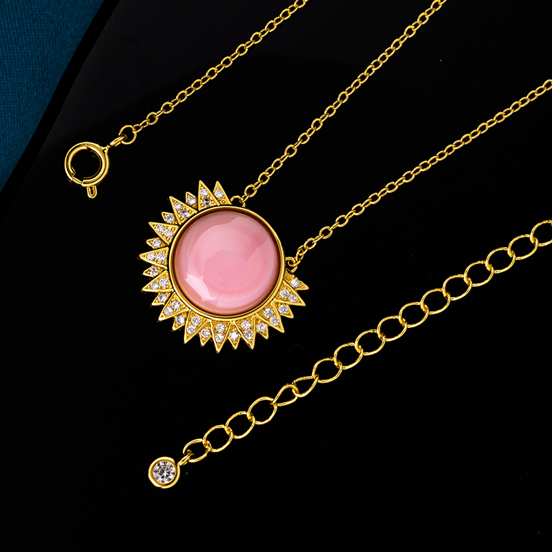 French Elegance Round Conch Pendant | Eye of the Sun